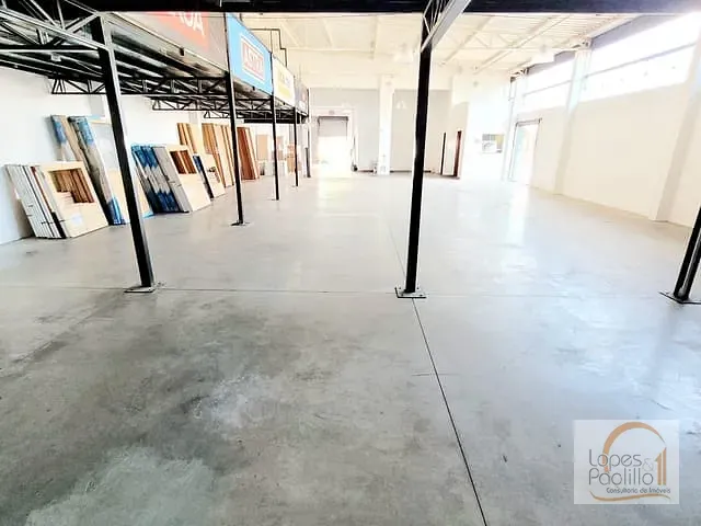 Loja com 320m², para alugar, no bairro Jardim das Cerejeiras em Atibaia