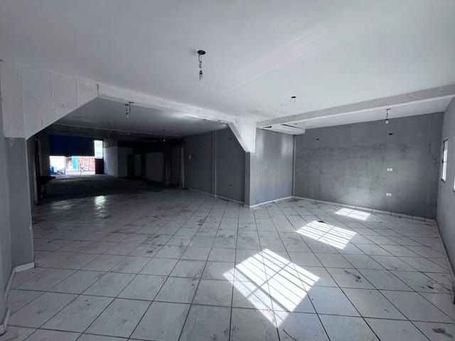 Loja com 220m², para alugar, no bairro Jardim Tucunduva em Carapicuíba