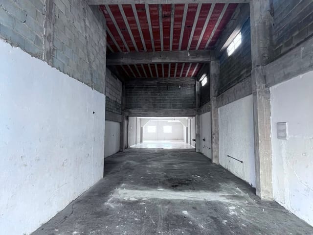 Loja com 220m², para alugar, no bairro Jardim Tucunduva em Carapicuíba