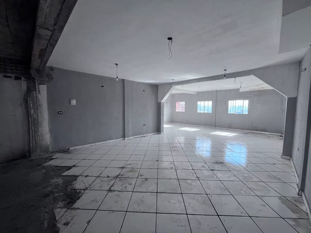 Loja com 220m², para alugar, no bairro Jardim Tucunduva em Carapicuíba
