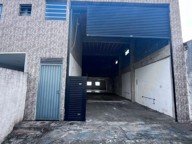 Loja com 220m², para alugar, no bairro Jardim Tucunduva em Carapicuíba