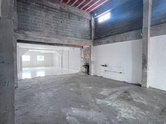 Loja com 220m², para alugar, no bairro Jardim Tucunduva em Carapicuíba