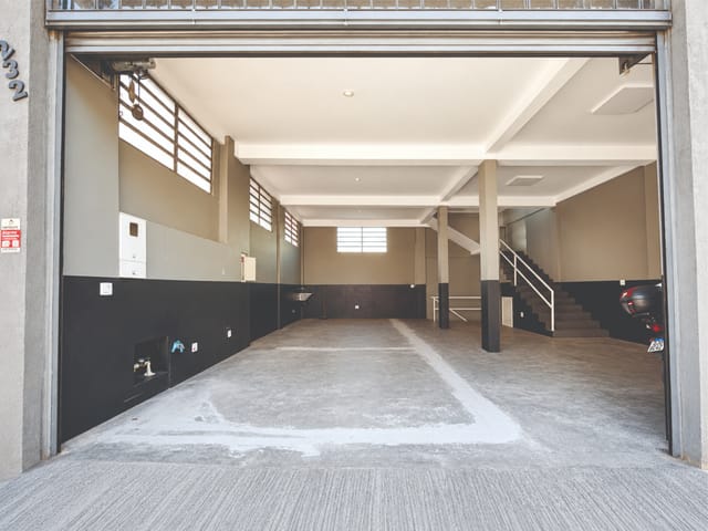Loja com 240m², para alugar, no bairro Jardim Bonfiglioli em São Paulo