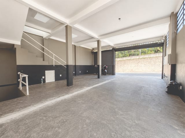 Loja com 240m², para alugar, no bairro Jardim Bonfiglioli em São Paulo