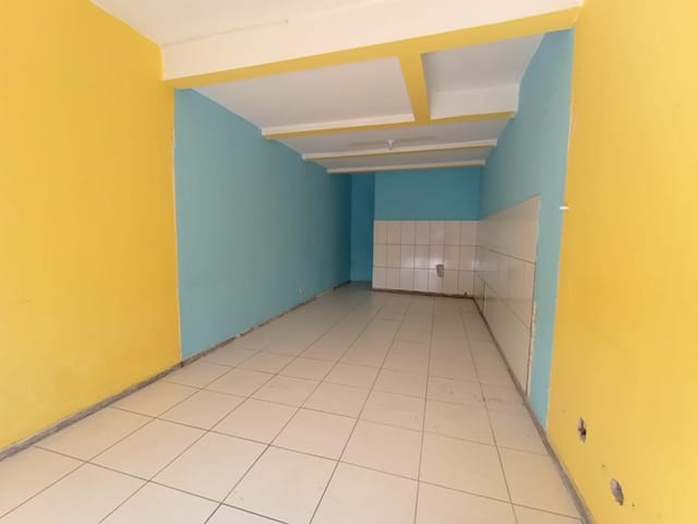 Loja para alugar, no bairro Cajuru em Curitiba