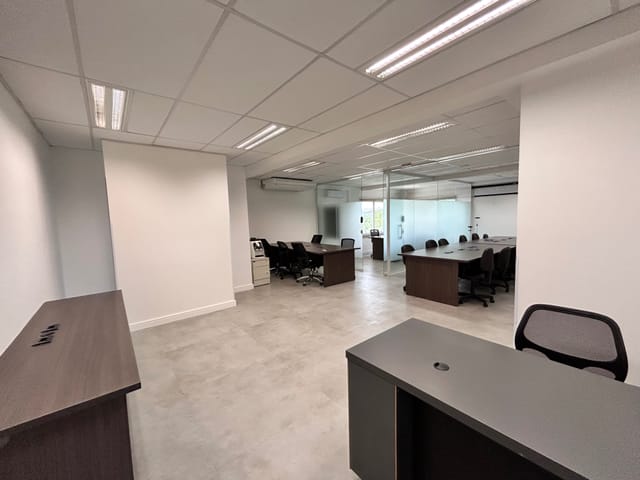 Foto do Loja - Sala Comercial Mobiliada 87m² no Alphaville Empresarial Campinas SP | Home Hunters