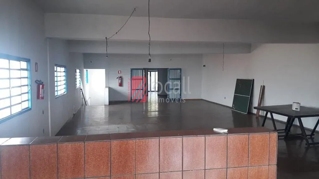 Loja / Salão / Ponto Comercial  à venda e aluguel, 320m² — foto 2 de 7