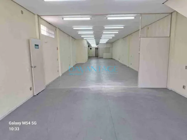 Loja com 240m², para alugar, no bairro Vila Ipojuca em São Paulo