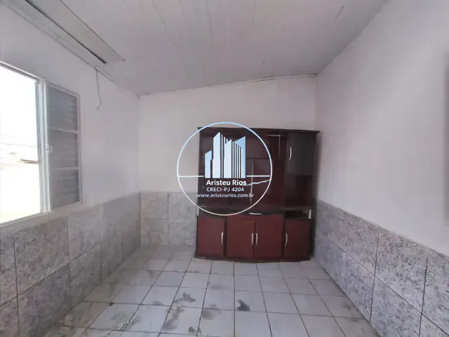 Loja com 100m², para alugar, no bairro Saúde em Pouso Alegre