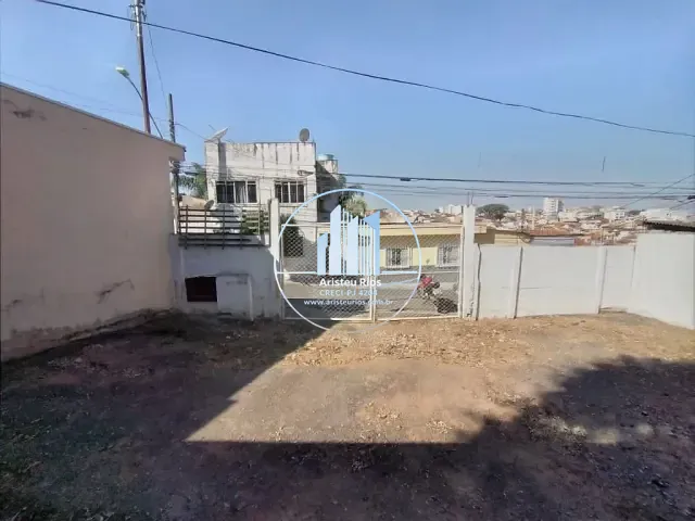 Loja com 100m², para alugar, no bairro Saúde em Pouso Alegre