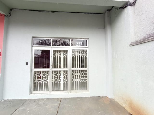 Loja para alugar, no bairro Bacacheri em Curitiba