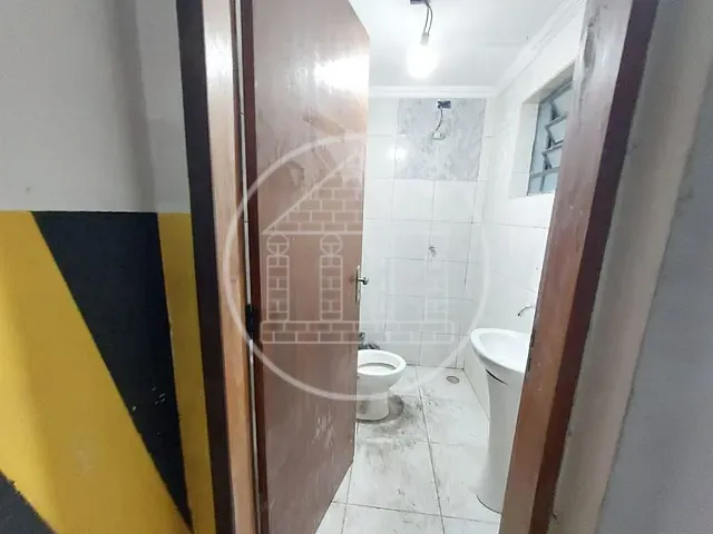 Loja com 230m², para alugar, no bairro Jardim Santa Bárbara em São Paulo