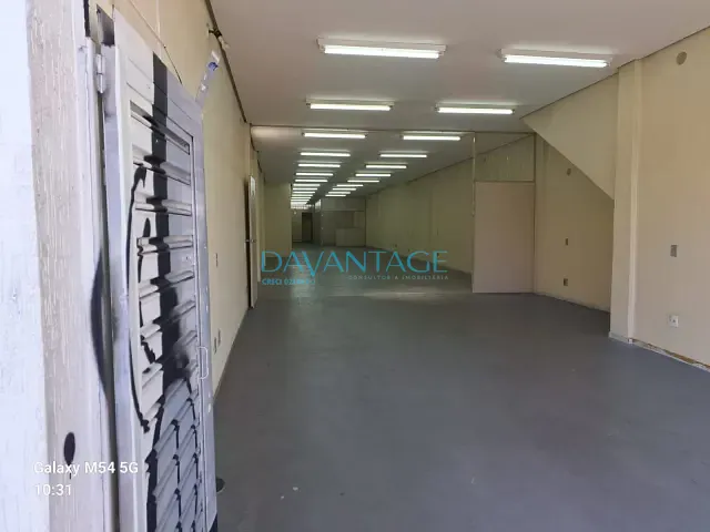 Loja com 240m², para alugar, no bairro Vila Ipojuca em São Paulo