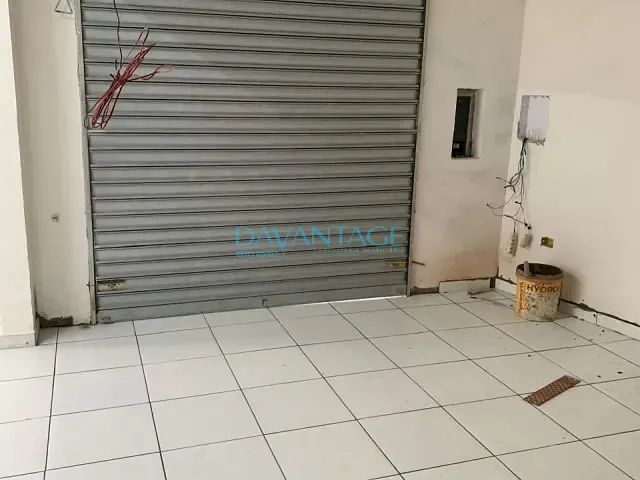 Loja com 212m², para alugar, no bairro Vila Anastácio em São Paulo
