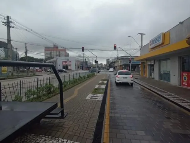 Loja para alugar, no bairro Novo Mundo em Curitiba