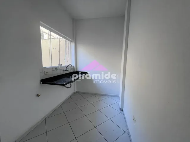 Loja com 10m², para alugar, no bairro Centro em Caraguatatuba