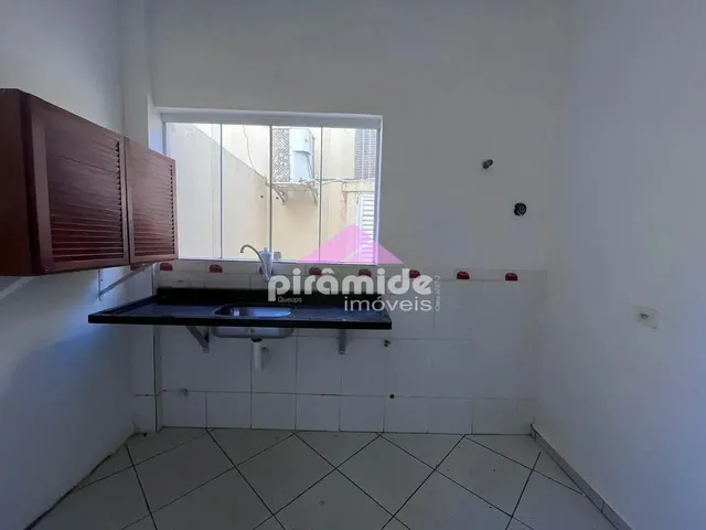 Loja com 10m², para alugar, no bairro Centro em Caraguatatuba