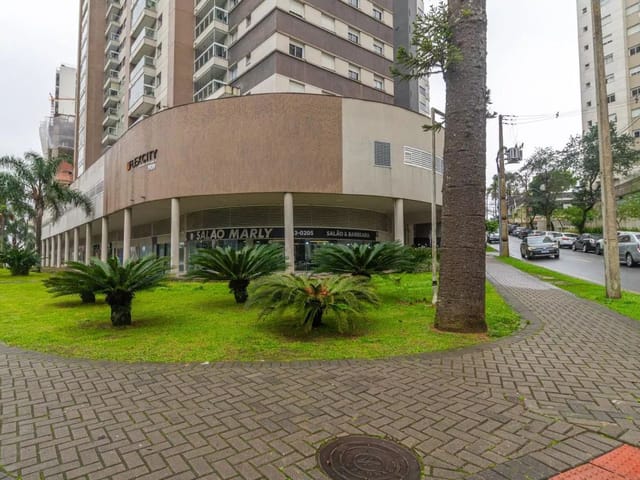 Loja para alugar, no bairro Cristo Rei em Curitiba