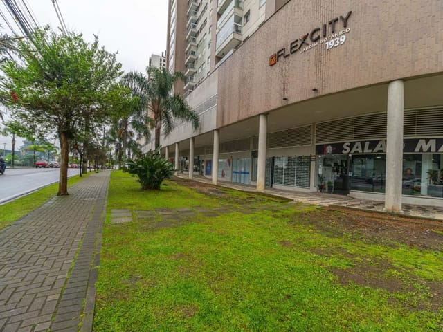 Loja para alugar, no bairro Cristo Rei em Curitiba