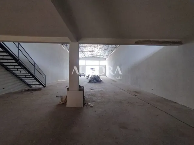 Loja com 650m², para alugar, no bairro Antares em Londrina