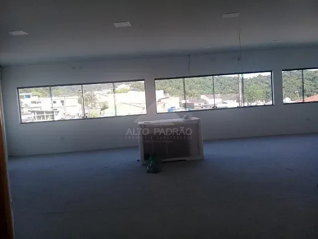Loja com 270m², para alugar, no bairro Jardim Itapeva em Mauá