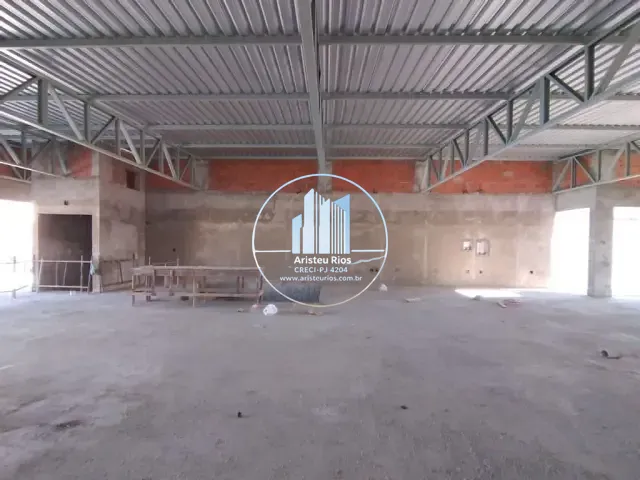 Loja com 422m², para alugar, no bairro Centro em Pouso Alegre