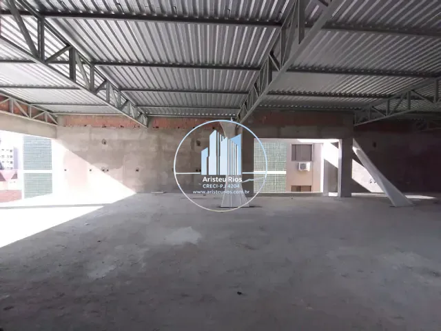 Loja com 422m², para alugar, no bairro Centro em Pouso Alegre