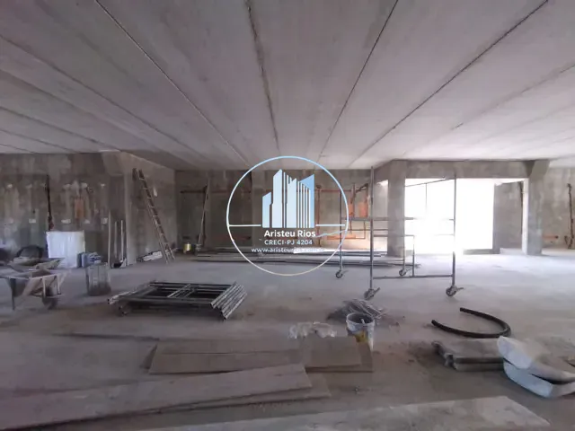Loja com 422m², para alugar, no bairro Centro em Pouso Alegre