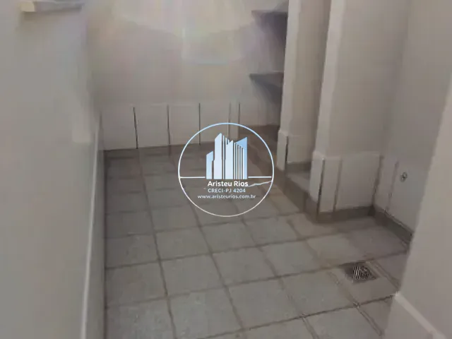 Loja com 100m², à venda ou para alugar, no bairro Centro em Pouso Alegre
