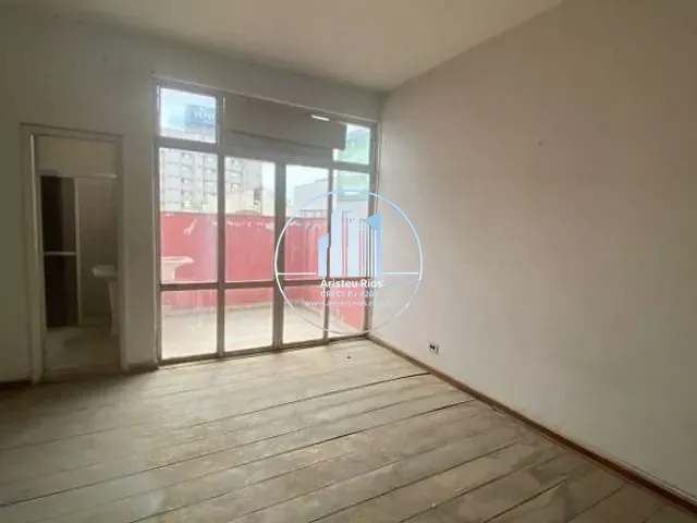 Loja com 618m², à venda, no bairro Centro em Pouso Alegre