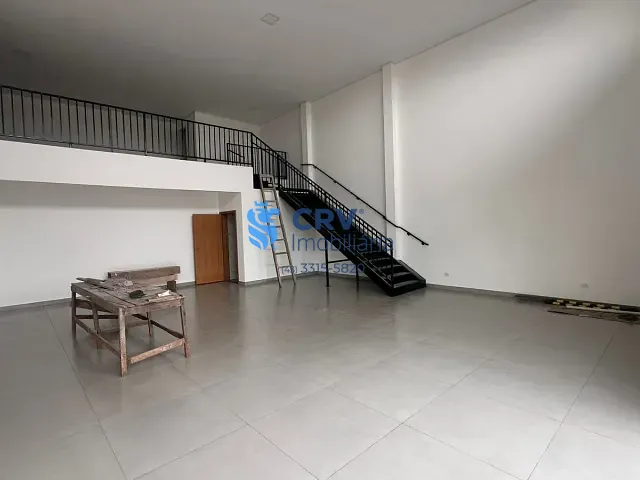 Loja com 160m², para alugar, no bairro Conjunto Vivi Xavier em Londrina
