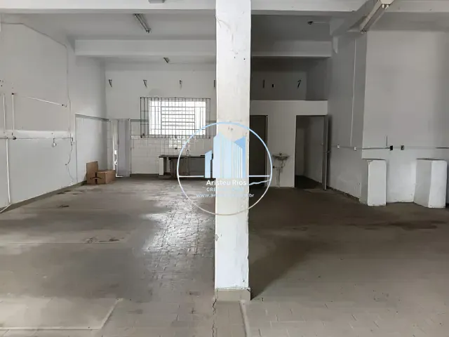 Loja com 226m², para alugar, no bairro Centro em Pouso Alegre