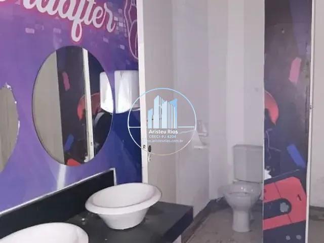 Loja com 810m², para alugar, no bairro Centro em Pouso Alegre