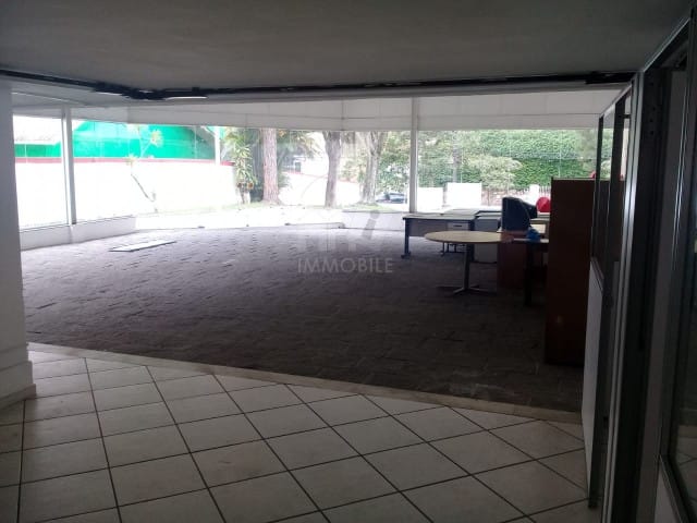 Loja com 1800m², para alugar, no bairro Coronel Veiga em Petrópolis