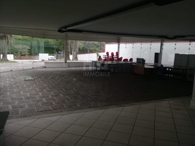 Loja com 1800m², para alugar, no bairro Coronel Veiga em Petrópolis