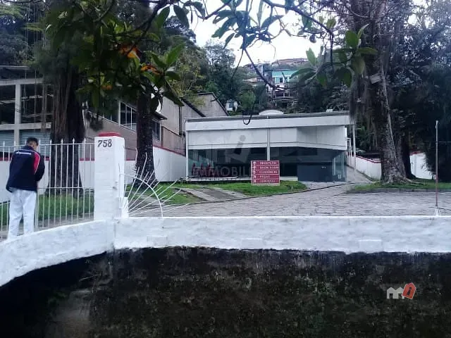Loja com 1800m², para alugar, no bairro Coronel Veiga em Petrópolis