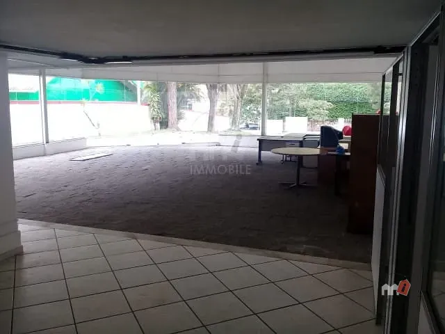 Loja com 1800m², para alugar, no bairro Coronel Veiga em Petrópolis