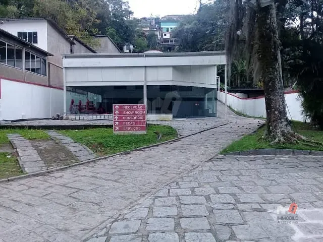 Loja com 1800m², para alugar, no bairro Coronel Veiga em Petrópolis