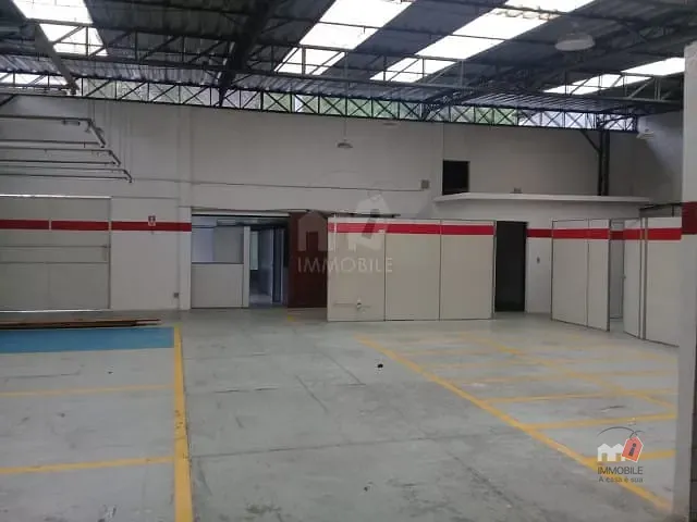 Loja com 1800m², para alugar, no bairro Coronel Veiga em Petrópolis