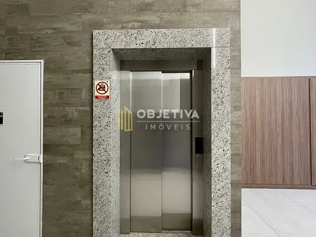 Loja com 540m², para alugar, no bairro São João em Porto Alegre