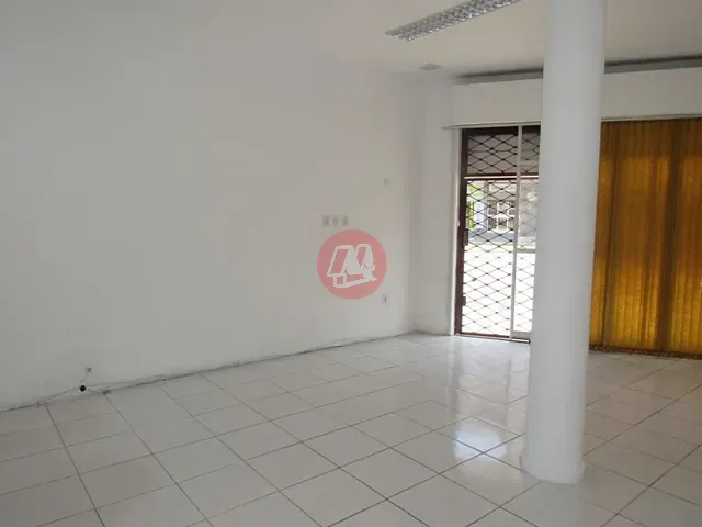 Loja à venda ou para alugar, no bairro Rio Branco em Porto Alegre