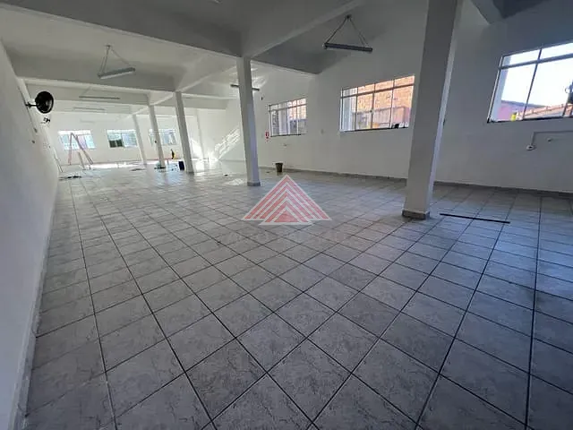 Loja com 220m², para alugar, no bairro Vila Falchi em Mauá