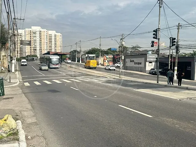 Loja com 240m², para alugar, no bairro Vila das Belezas em São Paulo