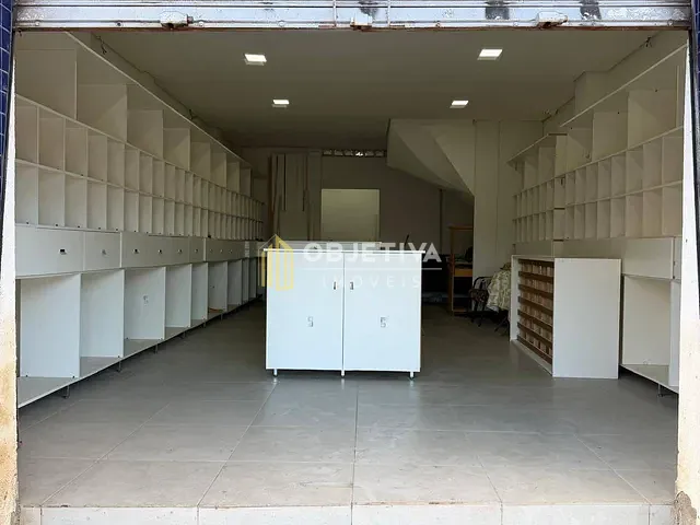 Loja com 72m², para alugar, no bairro Floresta em Porto Alegre