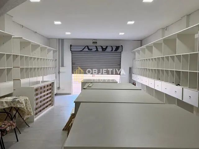Loja com 72m², para alugar, no bairro Floresta em Porto Alegre