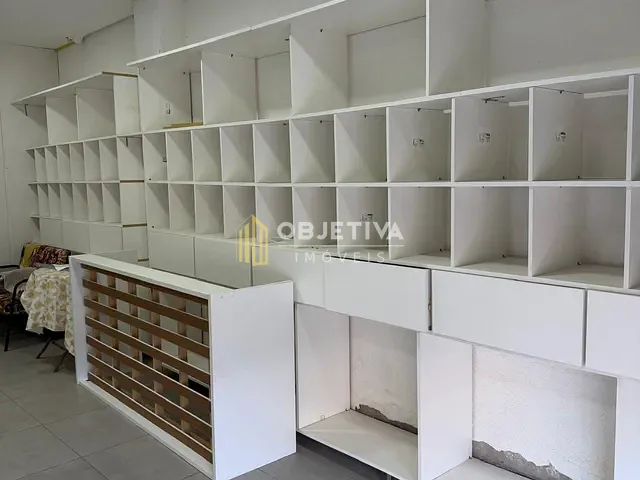 Loja com 72m², para alugar, no bairro Floresta em Porto Alegre