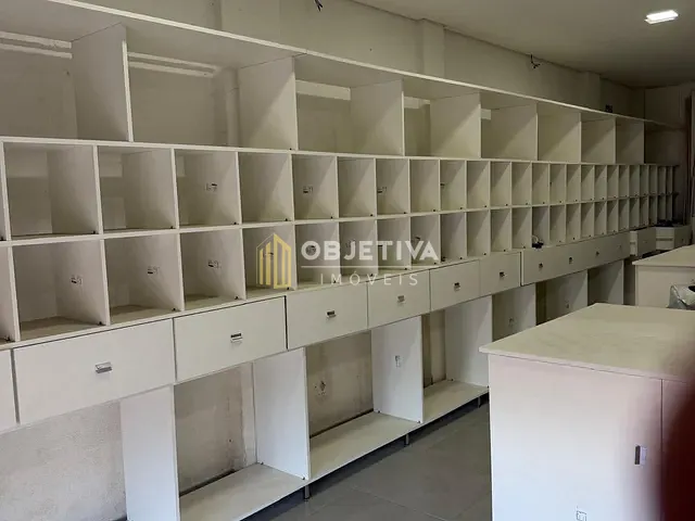 Loja com 72m², para alugar, no bairro Floresta em Porto Alegre