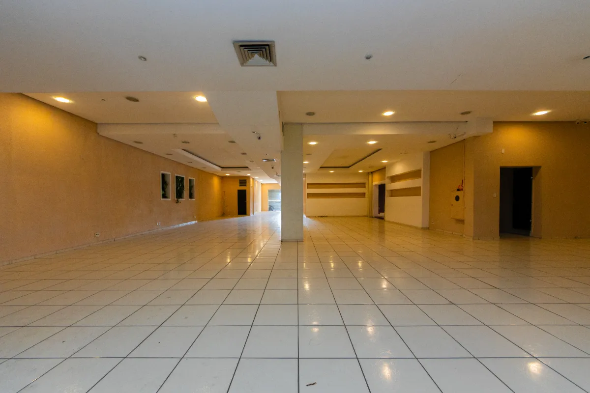 Loja de rua para venda e locação em Vila Carrão, 754m²