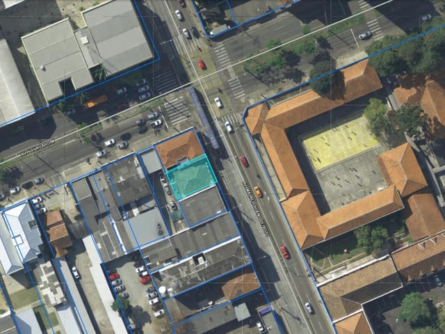 Loja com 184m², à venda, no bairro Rebouças em Curitiba