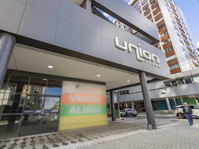 Loja para alugar, no bairro Água Verde em Curitiba